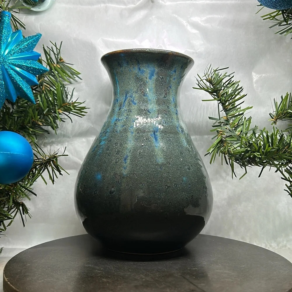 🔥🔥Stunning Glossy Blue Terra  Cotta Vase